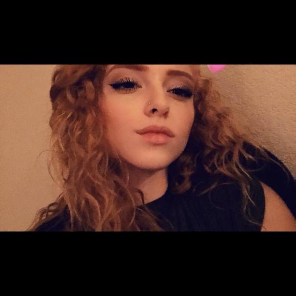 Meet your Posher, Abbi - Picture 1 of 1